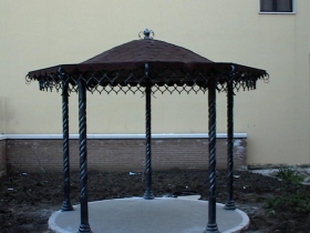 Gazebo-in-ferro-battuto